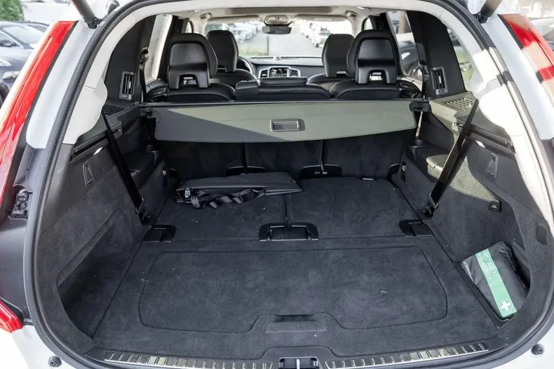 Volvo XC90 din 2024 cu 32.257 km - oferta VOL172826 - foto 23