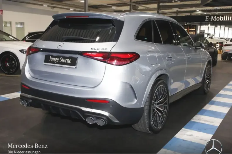 Mercedes-Benz GLC 43 AMG din 2023 cu 6.052 km - oferta MER172828 - foto 4