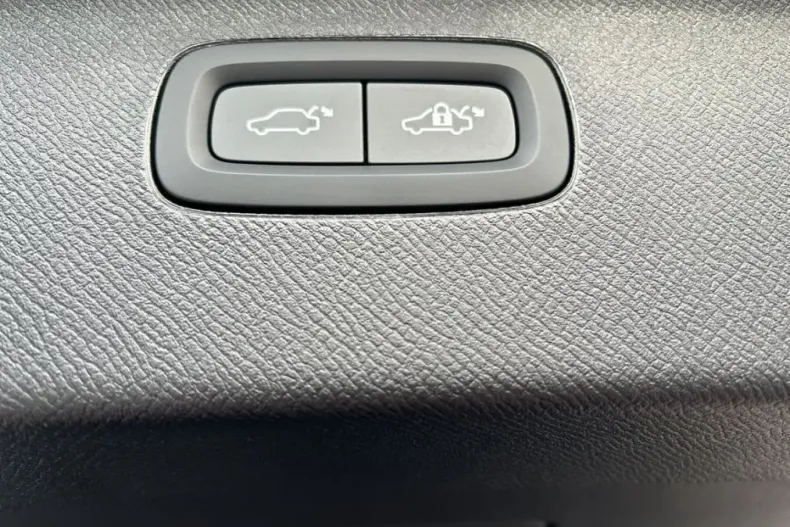 Volvo XC90 din 2023 cu 41.536 km - oferta VOL172829 - foto 12