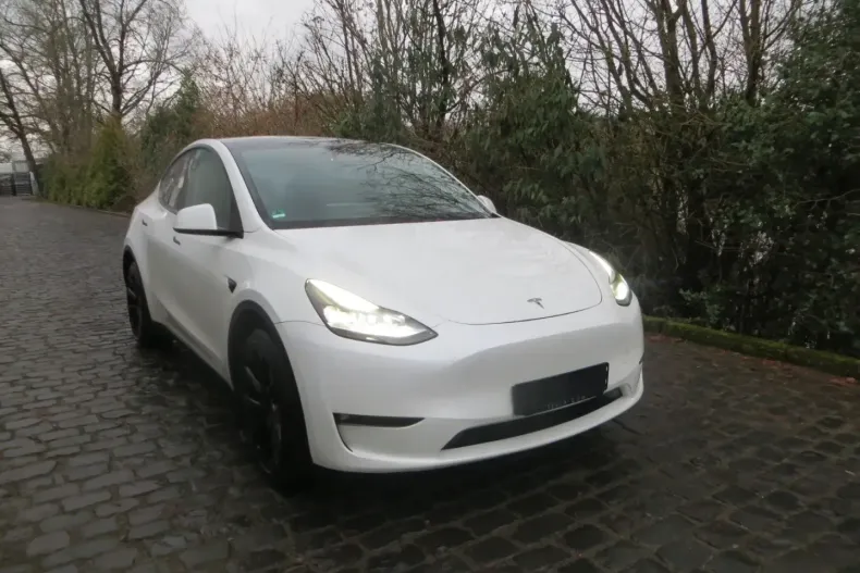 Tesla Model Y din 2024 cu 56.710 km - oferta TES172843 - foto 3