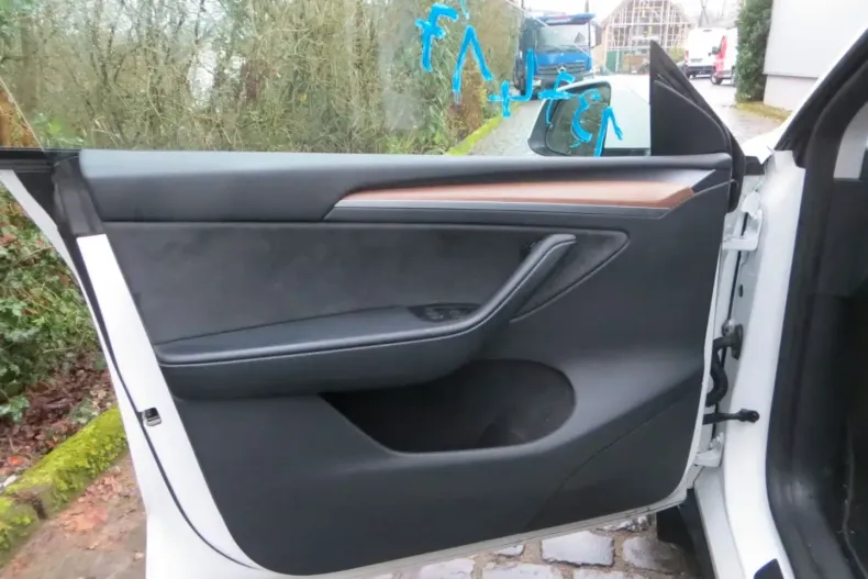 Tesla Model Y din 2024 cu 56.710 km - oferta TES172843 - foto 7