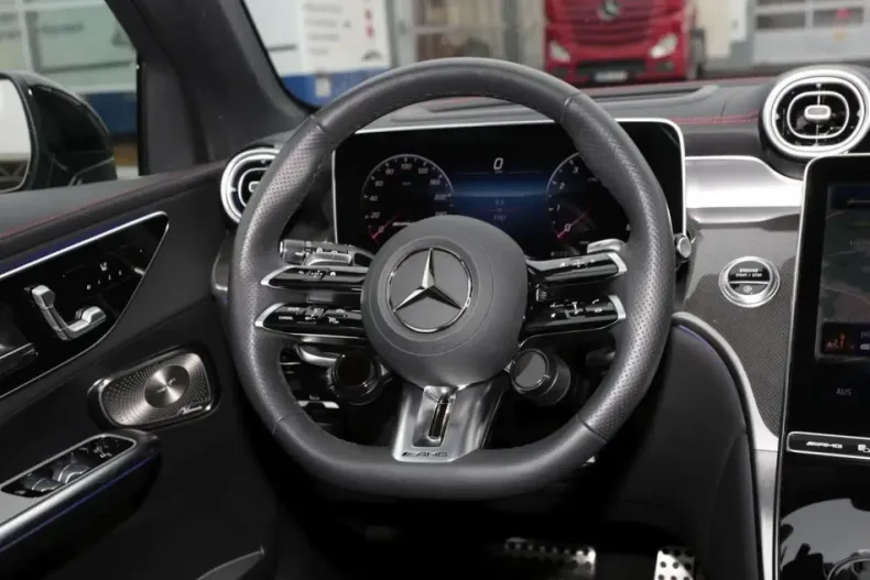 Mercedes-Benz GLC 43 AMG din 2025 cu 7.900 km - oferta MER172845 - foto 9