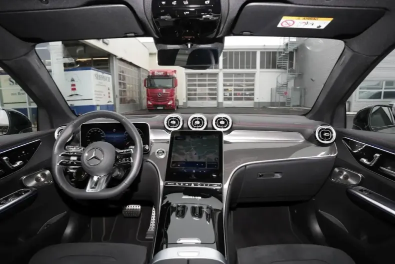 Mercedes-Benz GLC 43 AMG din 2025 cu 7.900 km - oferta MER172845 - foto 11