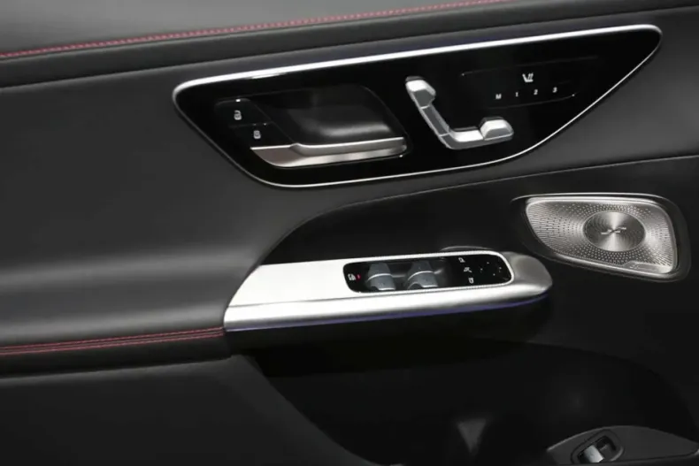 Mercedes-Benz GLC 43 AMG din 2025 cu 7.900 km - oferta MER172845 - foto 22