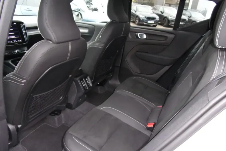 Volvo XC40 din 2023 cu 26.100 km - oferta VOL172849 - foto 3