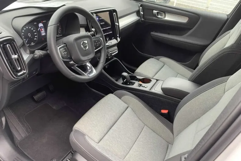 Volvo XC40 din 2023 cu 17.397 km - oferta VOL172851 - foto 5