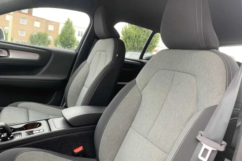 Volvo XC40 din 2023 cu 17.397 km - oferta VOL172851 - foto 9