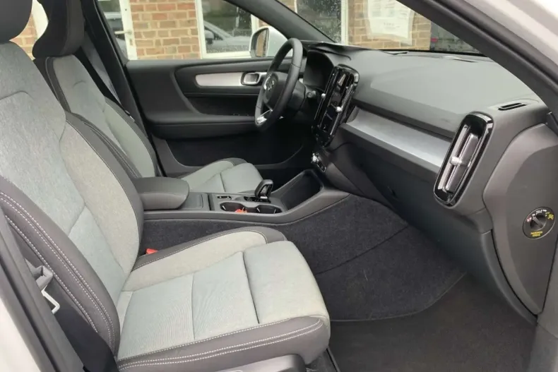 Volvo XC40 din 2023 cu 17.397 km - oferta VOL172851 - foto 12