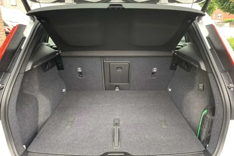 Volvo XC40 din 2023 cu 17.397 km - oferta VOL172851 - foto 14