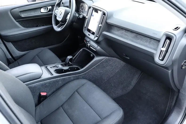 Volvo XC40 din 2023 cu 47.550 km - oferta VOL172853 - foto 1