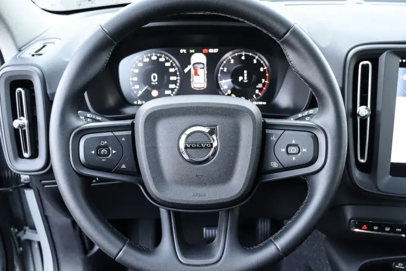 Volvo XC40 din 2023 cu 47.550 km - oferta VOL172853 - foto 5