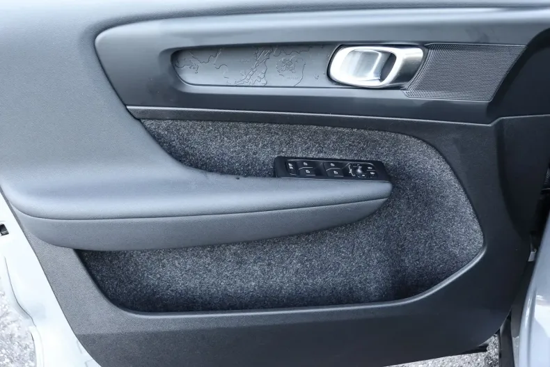 Volvo XC40 din 2023 cu 47.550 km - oferta VOL172853 - foto 9