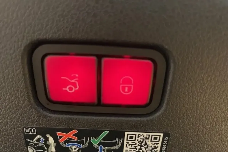 Mercedes-Benz CLE 300 din 2025 cu 14.440 km - oferta MER172859 - foto 11