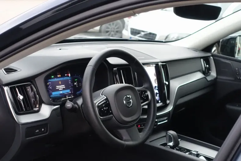 Volvo XC60 din 2025 cu 26.800 km - oferta VOL172865 - foto 8