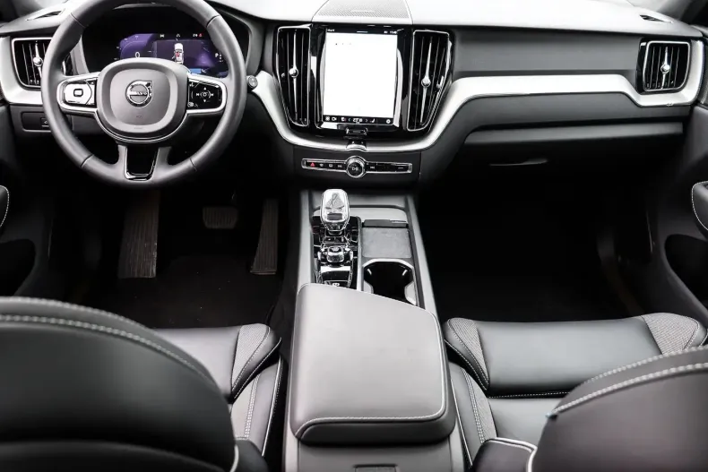 Volvo XC60 din 2023 cu 25.000 km - oferta VOL172869 - foto 5