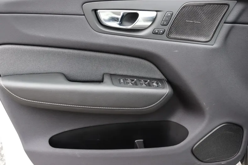 Volvo XC60 din 2023 cu 25.000 km - oferta VOL172869 - foto 10