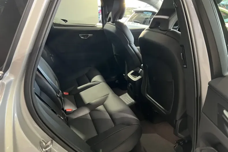 Volvo XC60 din 2023 cu 20.906 km - oferta VOL172871 - foto 12