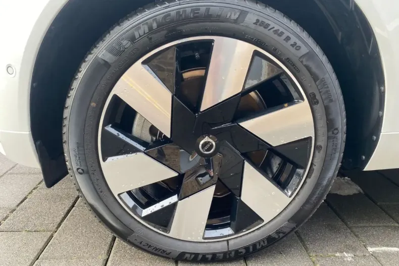 Volvo XC60 din 2025 cu 17.285 km - oferta VOL172873 - foto 6