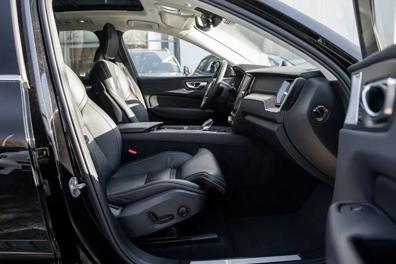 Volvo XC60 din 2023 cu 56.100 km - oferta VOL172875 - foto 2