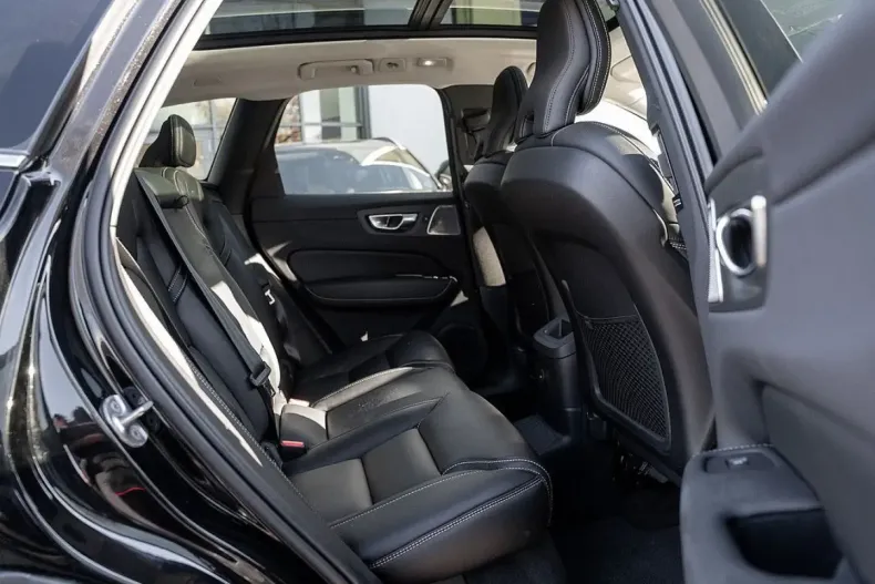 Volvo XC60 din 2023 cu 56.100 km - oferta VOL172875 - foto 4