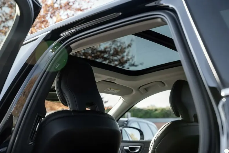 Volvo XC60 din 2023 cu 56.100 km - oferta VOL172875 - foto 10