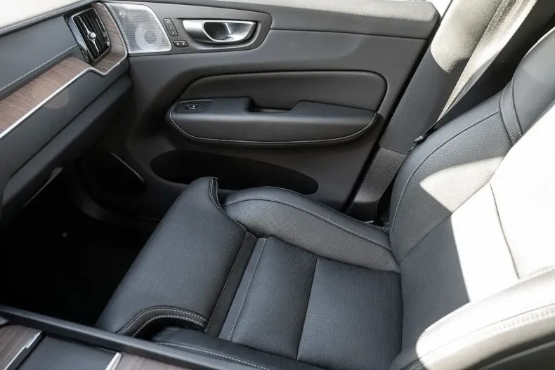 Volvo XC60 din 2023 cu 56.100 km - oferta VOL172875 - foto 20