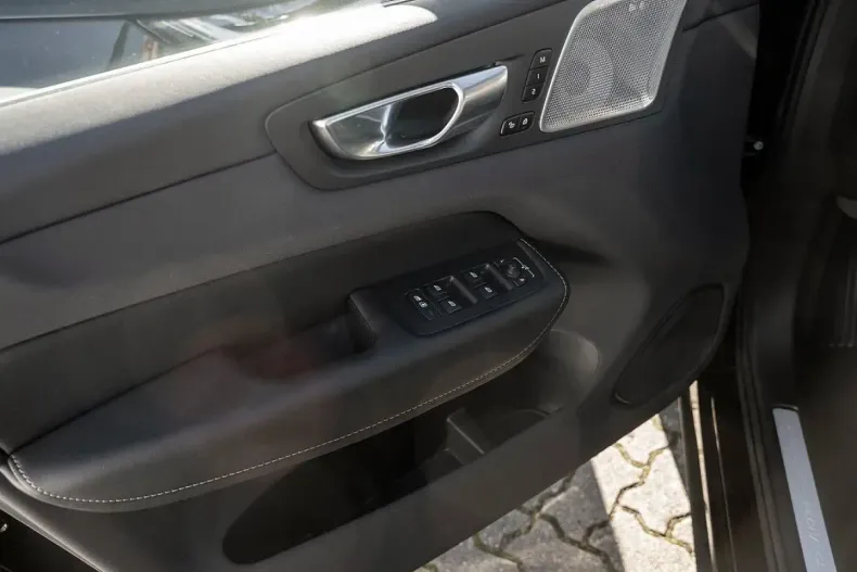 Volvo XC60 din 2023 cu 56.100 km - oferta VOL172875 - foto 23