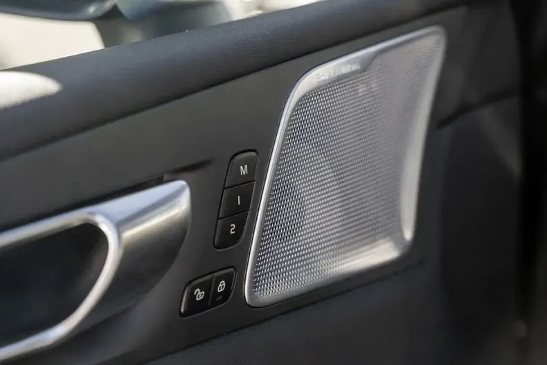 Volvo XC60 din 2023 cu 56.100 km - oferta VOL172875 - foto 24