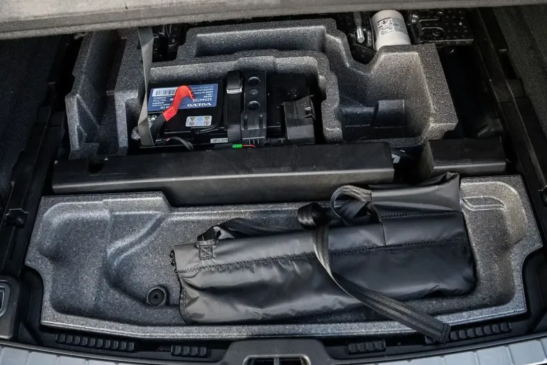 Volvo XC60 din 2023 cu 56.100 km - oferta VOL172875 - foto 28