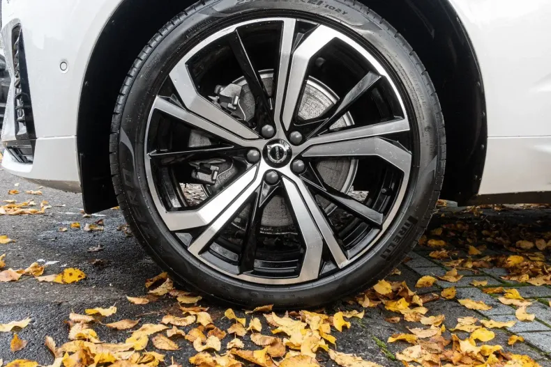 Volvo XC60 din 2023 cu 25.936 km - oferta VOL172878 - foto 6