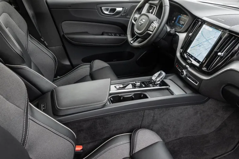 Volvo XC60 din 2023 cu 25.936 km - oferta VOL172878 - foto 8