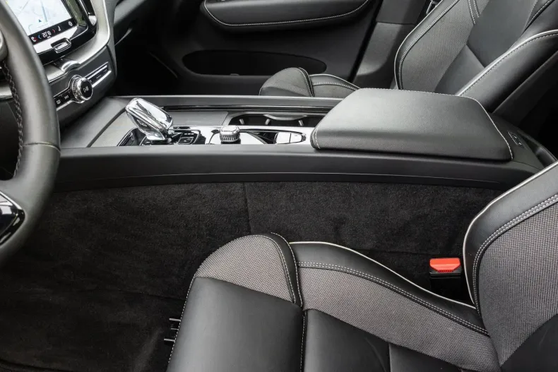 Volvo XC60 din 2023 cu 25.936 km - oferta VOL172878 - foto 15