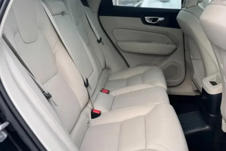 Volvo XC60 din 2023 cu 25.513 km - oferta VOL172884 - foto 16