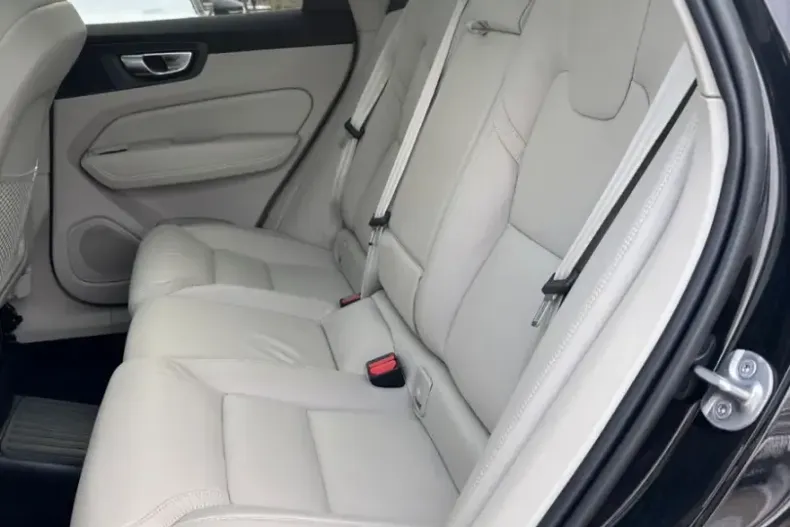 Volvo XC60 din 2023 cu 25.513 km - oferta VOL172884 - foto 17