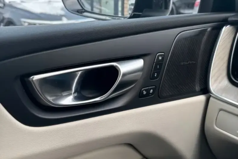 Volvo XC60 din 2023 cu 25.513 km - oferta VOL172884 - foto 19