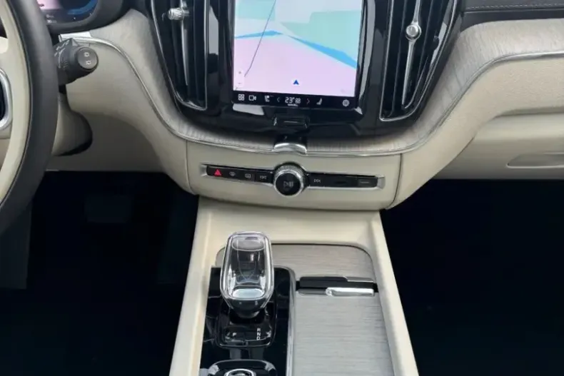 Volvo XC60 din 2023 cu 25.513 km - oferta VOL172884 - foto 25