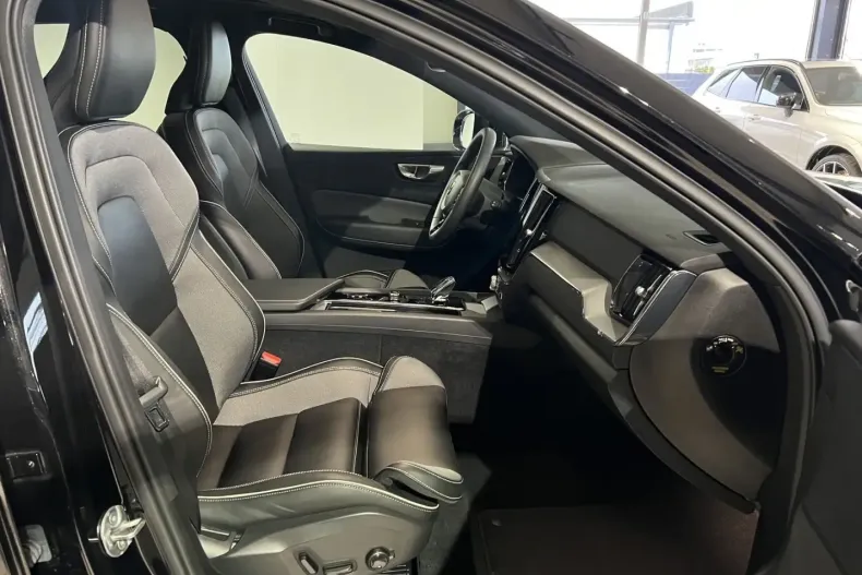 Volvo XC60 din 2023 cu 23.949 km - oferta VOL172885 - foto 10