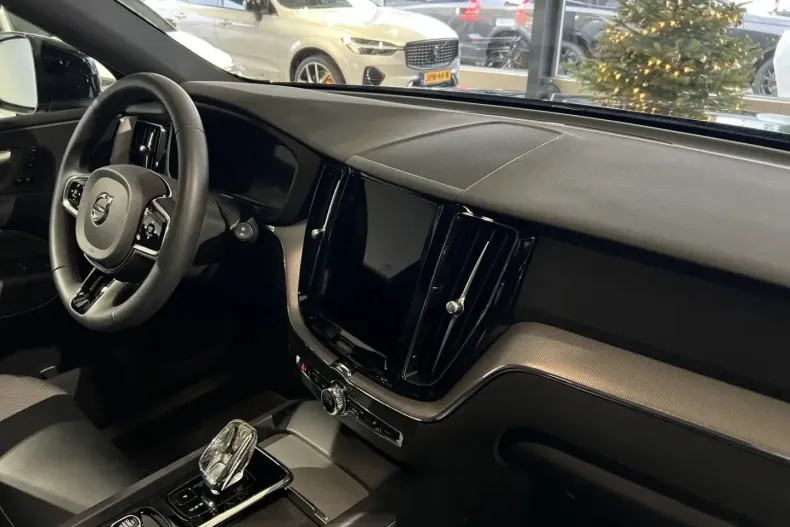 Volvo XC60 din 2023 cu 23.949 km - oferta VOL172885 - foto 11