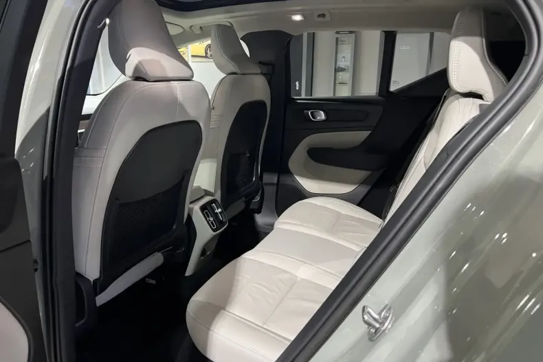 Volvo XC40 din 2022 cu 38.948 km - oferta VOL172890 - foto 18