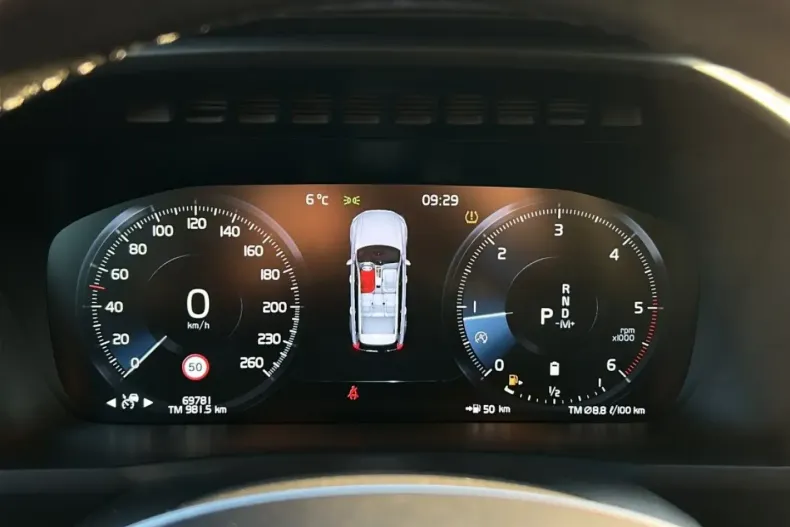 Volvo XC90 din 2021 cu 69.750 km - oferta VOL172895 - foto 8