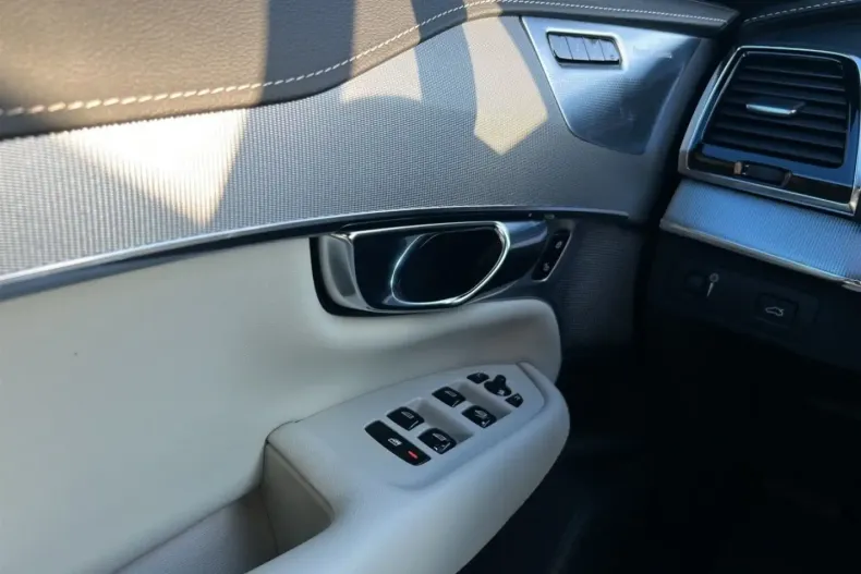 Volvo XC90 din 2021 cu 69.750 km - oferta VOL172895 - foto 12