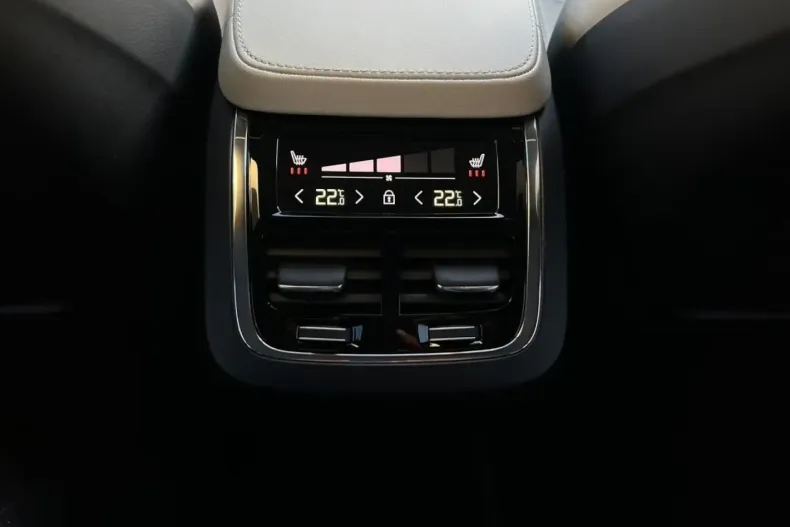 Volvo XC90 din 2021 cu 69.750 km - oferta VOL172895 - foto 18