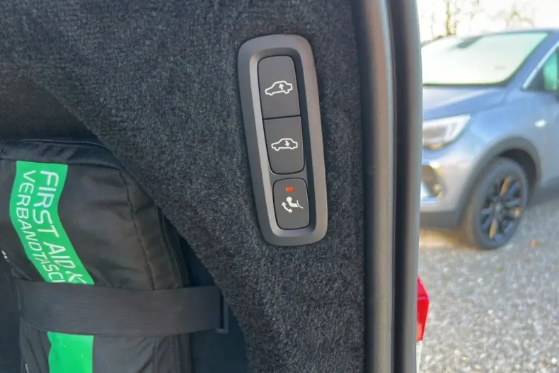 Volvo XC90 din 2021 cu 69.750 km - oferta VOL172895 - foto 23