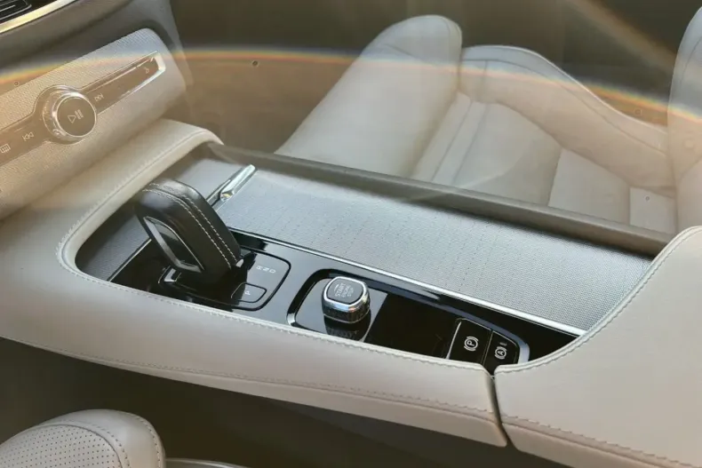 Volvo XC90 din 2021 cu 69.750 km - oferta VOL172895 - foto 24