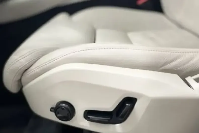 Volvo XC90 din 2022 cu 85.671 km - oferta VOL172899 - foto 17