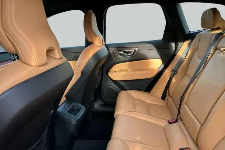 Volvo XC60 din 2023 cu 44.341 km - oferta VOL172904 - foto 12