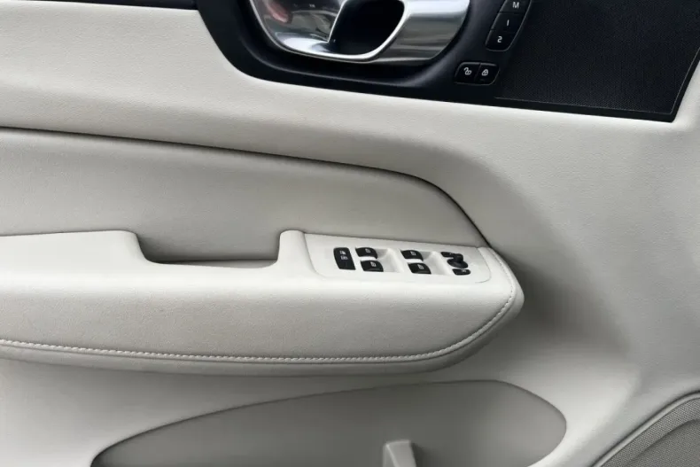 Volvo XC60 din 2022 cu 29.566 km - oferta VOL172916 - foto 10