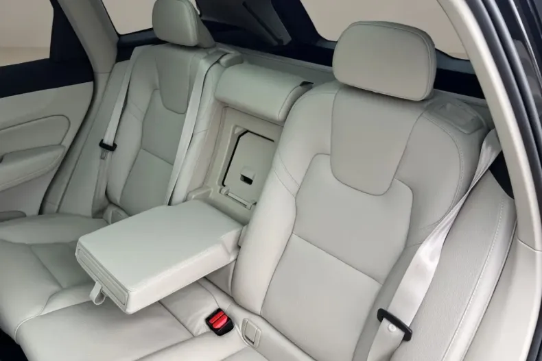 Volvo XC60 din 2022 cu 29.566 km - oferta VOL172916 - foto 11