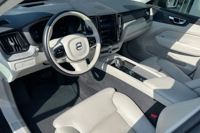 Volvo XC60 din 2022 cu 70.600 km - oferta VOL172918 - foto 13