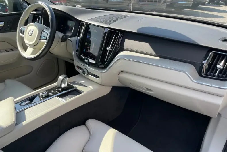 Volvo XC60 din 2022 cu 70.600 km - oferta VOL172918 - foto 14